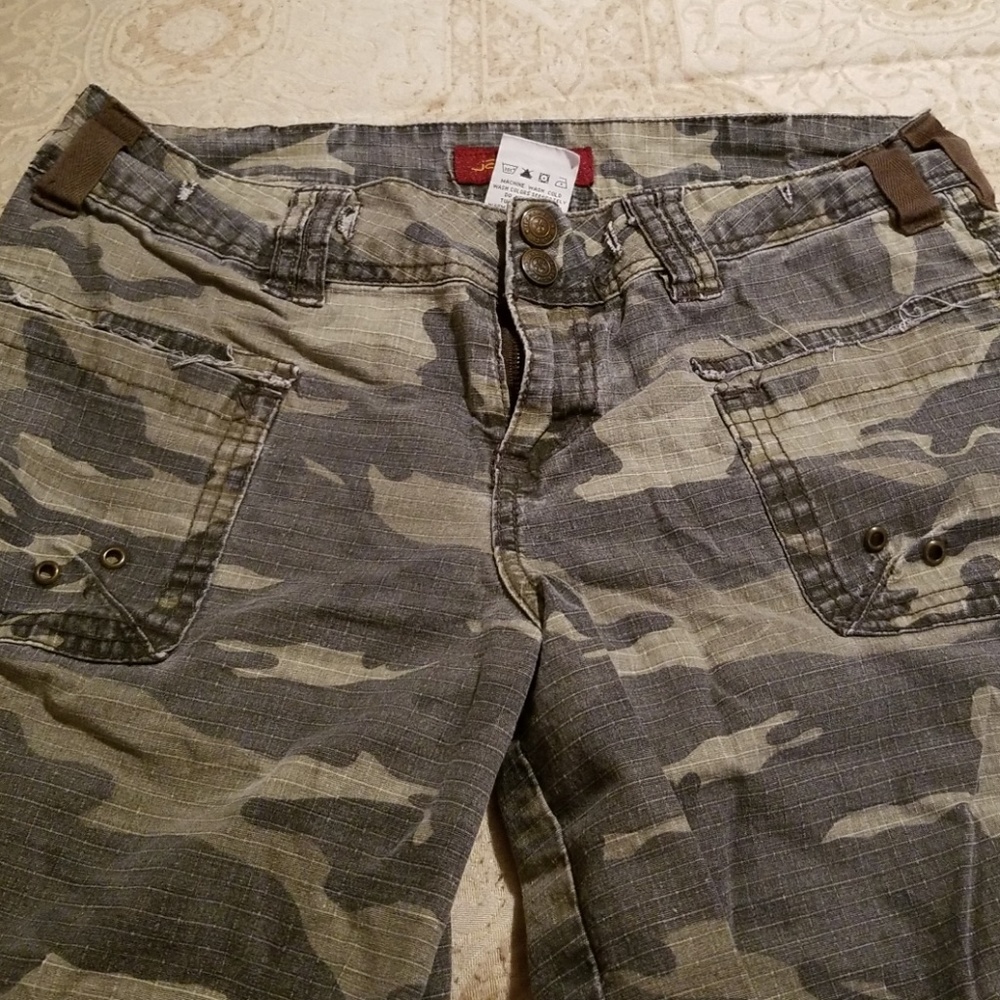 Shorts - Picture 2 of 3